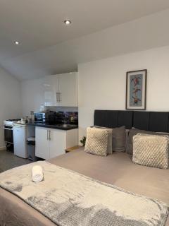 Cosy countryside stay- Waters Upton, Telford - 1