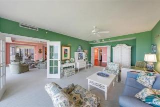 Spacious Gulf-view Residence - 4