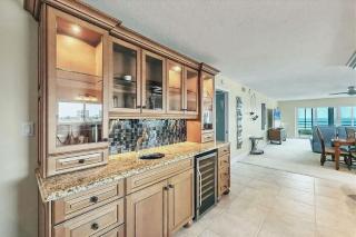 Beachfront Three Bedroom Condo with Ocean Views - 9