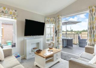 Larkrise Farm Lodges - 7