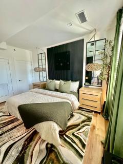 Free Parking at Luxury Buckhead Hideaway - 8