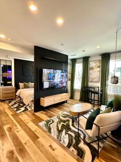 Free Parking at Luxury Buckhead Hideaway - 3