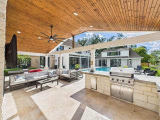 Wagon Wheel BNB - 20 minutes to IAH, pool, spa, 7 BDR - 3