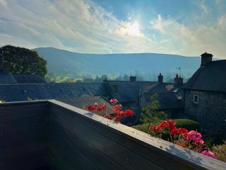 Northcliffe - Stylish Stone Cottage - Spa Bath - Peak Views - 0