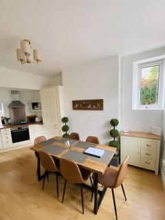 Northcliffe - Stylish Stone Cottage - Spa Bath - Peak Views - 7