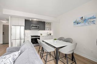 Elegant 4BR Condo with City Views & Free Parking - 7