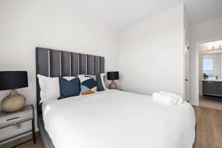 Elegant 4BR Condo with City Views & Free Parking - 4