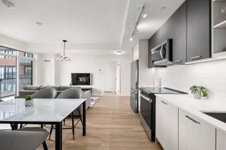 Elegant 4BR Condo with City Views & Free Parking - 2