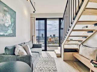 Bright natural light, secure, wifi,6th Floor views - 9