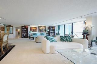 Spacious Three Bedroom Condo with Lake Views - 9