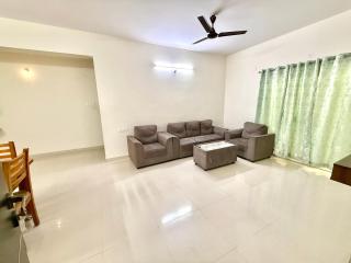 Elegant 2BHK Mee Homes Serviced Residence Comfort & Luxury Combined - 8