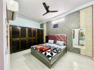Trilok Residency - Dashashwamedh Ghat - Varanasi - 4