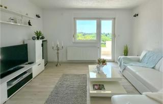 Amazing Apartment In Pologi - 8