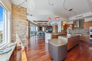 Penthouse In The Sky With Water Views - 9