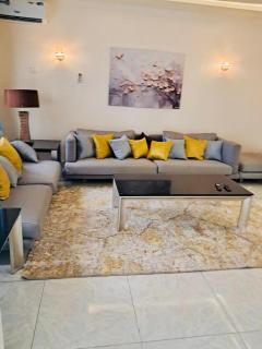 Luxurious 3 Bedroom Apartment - 8