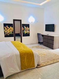 Luxurious 3 Bedroom Apartment - 2