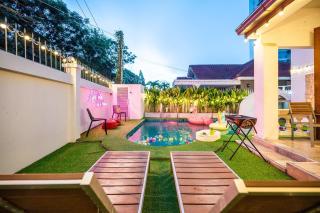 Villa 53 Wongamat 4BR, 300M from The beach - 1