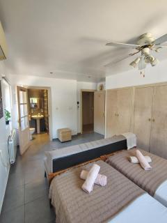 Natura Escapade Guesthouse - 8