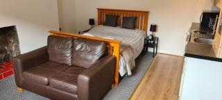 Nevis Bank Studio - 8