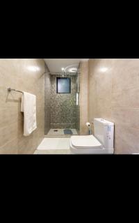 Modern Luxury 1BR - 3