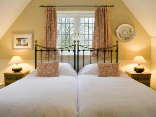 Goodwood Coach House - 4