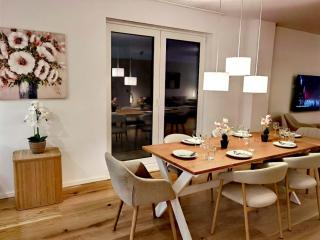 Modernes Haus in der Nähe des Flüghafens mit WLAN,Parkplatz,Terrasse - 6