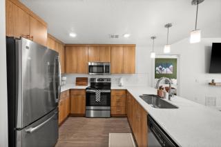 Modern Downtown 2BR 2BA Near Delta Center with Fire Pit BBQ and City Views - 2