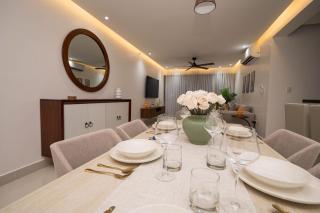 Urban Elegance, Family Comfort, 10 min Airport - 3