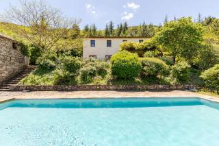 Stylish villa with large pool and stunning views - 0