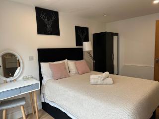 Theo Ensuite Room - 8