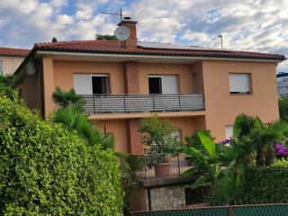 Lara - private parking and garden - 1