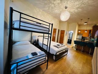 Empire Hotel Suites - 8