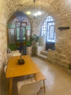 LEAH- botanical villa - 2