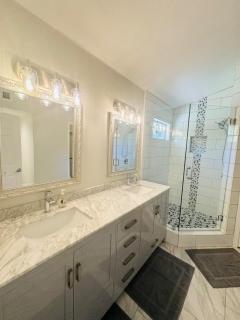 Contemporary, newly renovated and great location - 6