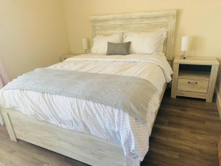 Contemporary, newly renovated and great location - 4