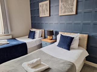 The Hampton Beautiful 3 Bedroom House with Conservatory & Garden - 0