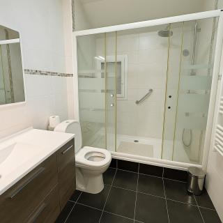 Evasion Verdoyante Vue sur jardin avec balcon et parking - 1