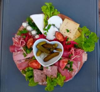 Agréable chalet en bois et son extérieur - 8