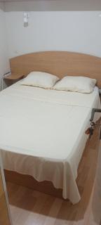 Family mobile home solar powered near the sea and the airport - 8