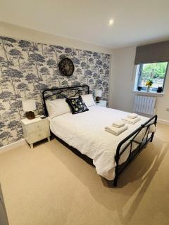 2 Bedroom City Centre garden flat with Secure Parking - 7