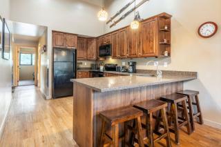 Updated1849 Townhome #611, Steps to Canyon Lodge 4 Bed/3BA, hot tubs, game rm, sauna! - 6