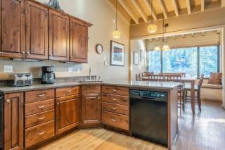 Updated1849 Townhome #611, Steps to Canyon Lodge 4 Bed/3BA, hot tubs, game rm, sauna! - 5