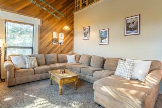 Updated1849 Townhome #611, Steps to Canyon Lodge 4 Bed/3BA, hot tubs, game rm, sauna! - 4