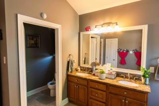 Gentilly Home with off street parking and jacuzzi style tub - 9