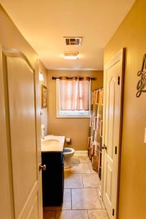 Gentilly Home with off street parking and jacuzzi style tub - 3