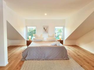 Modernes Haus in der Nähe des Flüghafens mit WLAN,Parkplatz,Terrasse - 0