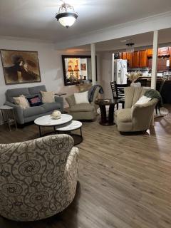 Charming Townhome - 2