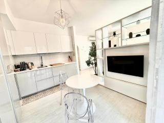 Live House-Attico, ampio e luminoso monolocale - 0