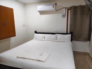 PARADISE HOMESTAY Behind Srinivasam Complex TTD Ticket Counter Near BusStand And Railway Station - 3