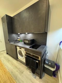 Bright & Cozy Hideaway - 7